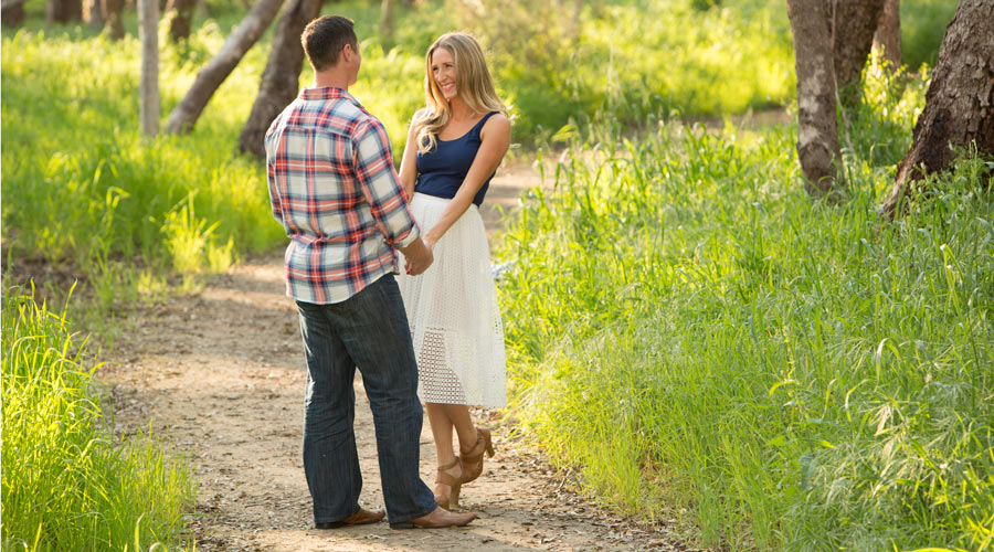Engagement-photos Outdoor engagement photo